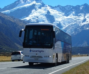 クライストチャーチ発着マウントクック経由クイーンズタウンへの定期路線観光バスツアーグレイトサイツ